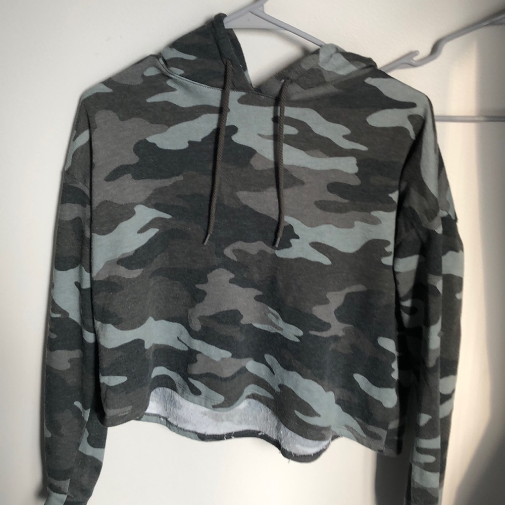 Camouflage cropped hoodie with soft fabric inside